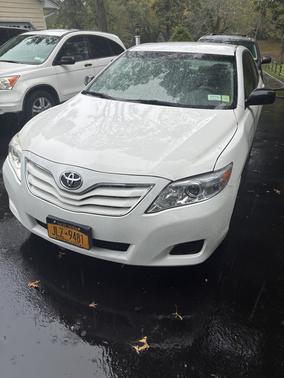 White 2011 Toyota Camry SE