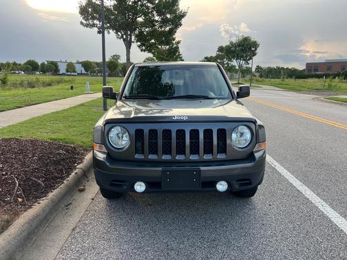 Gray 2017 Jeep Patriot Sport