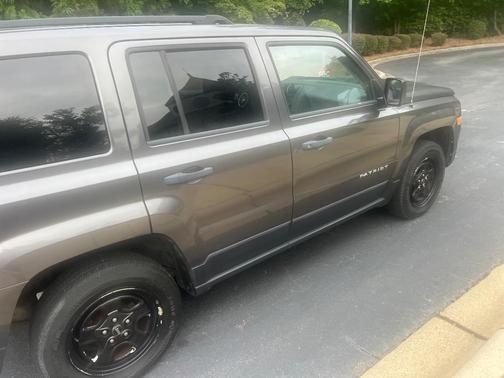 Gray 2017 Jeep Patriot Sport