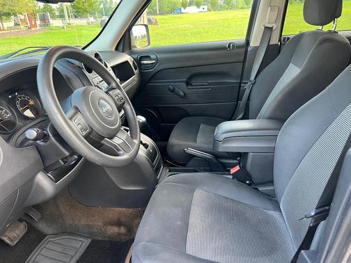 Gray 2017 Jeep Patriot Sport