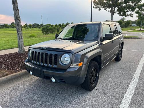 Gray 2017 Jeep Patriot Sport