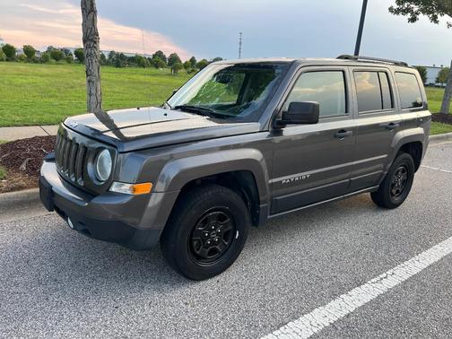 Gray 2017 Jeep Patriot Sport