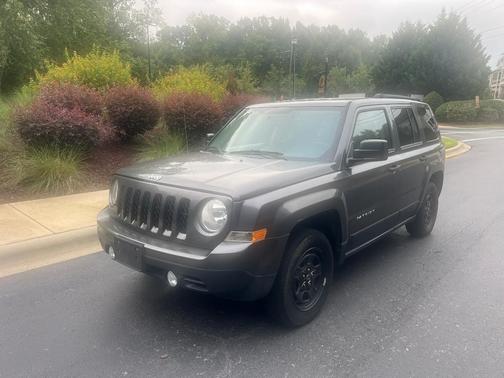 Gray 2017 Jeep Patriot Sport