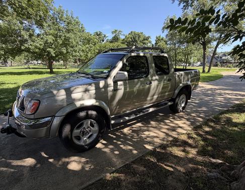 Beige 2000 Nissan Frontier SE Crew Cab