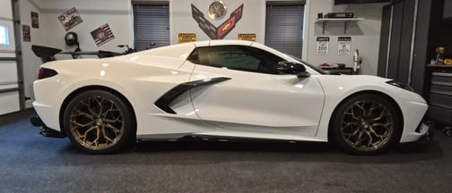 White 2023 Chevrolet Corvette Stingray w/2LT