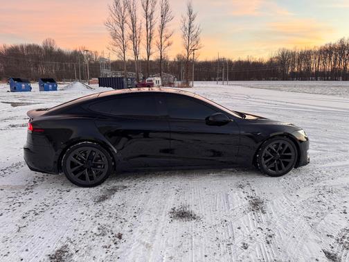 2022 Tesla Model S Plaid