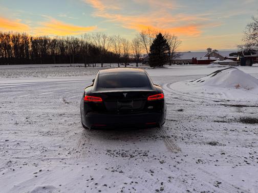 2022 Tesla Model S Plaid