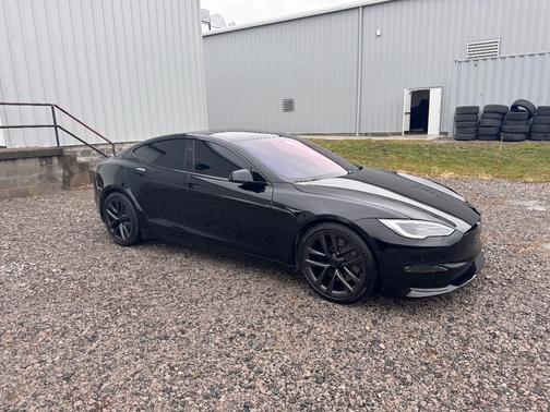 2022 Tesla Model S Plaid
