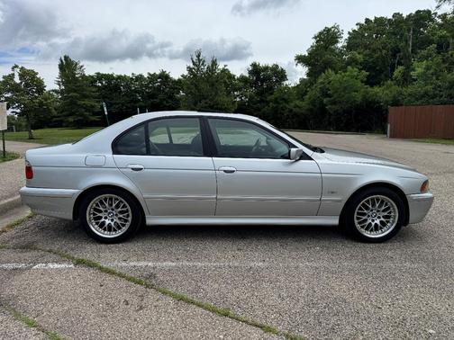 Silver 2002 BMW 530 i