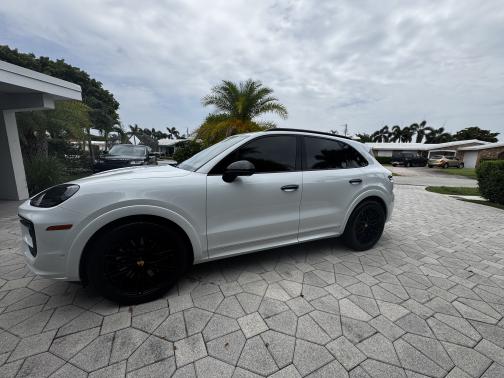2024 Porsche Cayenne S