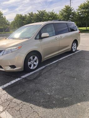 Gold 2011 Toyota Sienna LE