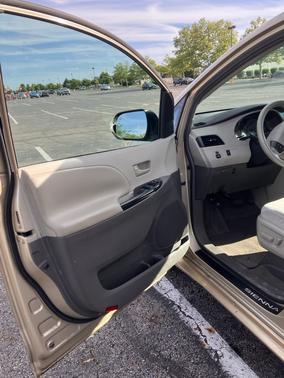 Gold 2011 Toyota Sienna LE