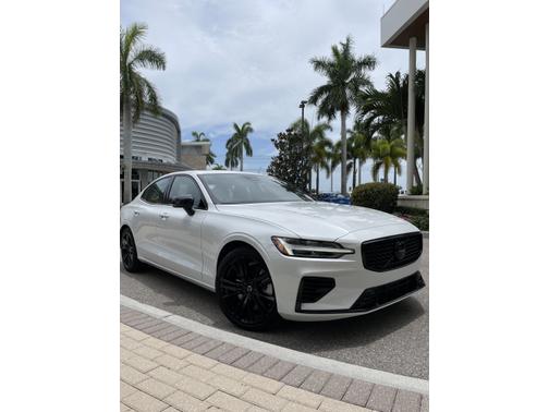 2023 Volvo S60 Recharge Plug-In Hybrid T8 Core Black Edition