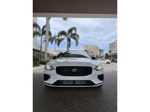 2023 Volvo S60 Recharge Plug-In Hybrid T8 Core Black Edition