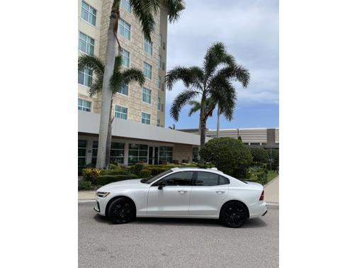 2023 Volvo S60 Recharge Plug-In Hybrid T8 Core Black Edition