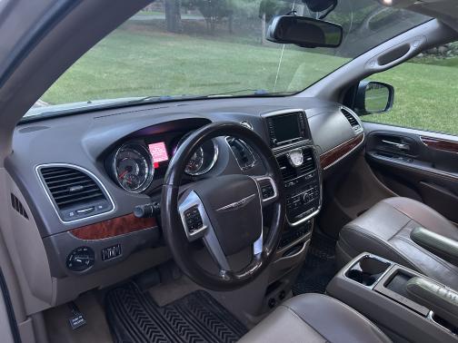 2012 Chrysler Town & Country Touring-L