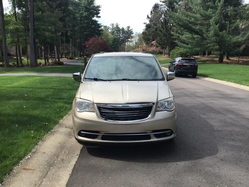 2012 Chrysler Town & Country Touring-L