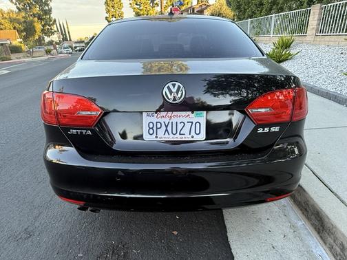 Black 2012 Volkswagen Jetta SE