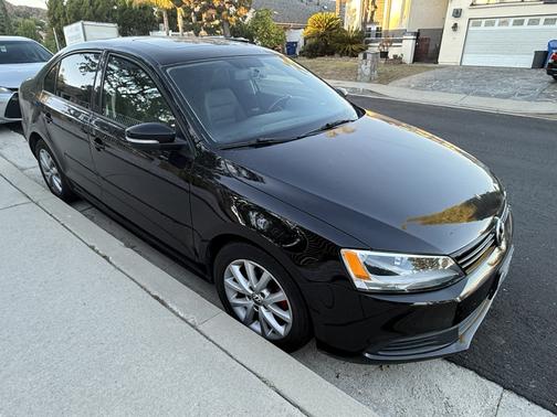 Black 2012 Volkswagen Jetta SE