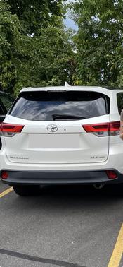 White 2018 Toyota Highlander XLE