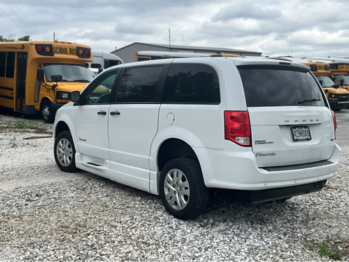 White 2019 Dodge Grand Caravan SE