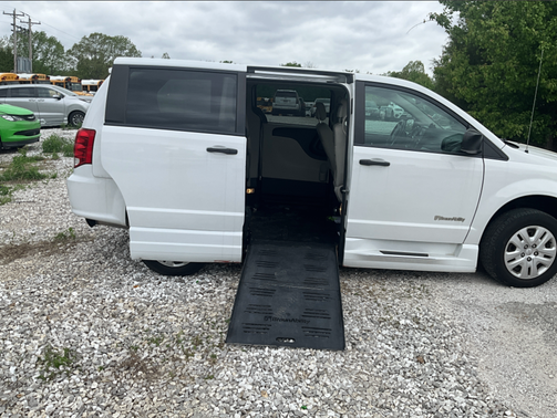 White 2019 Dodge Grand Caravan SE