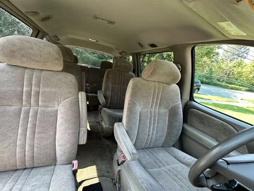 Silver 2001 Toyota Sienna LE