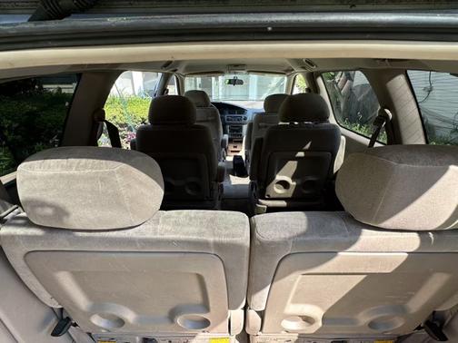 Silver 2001 Toyota Sienna LE