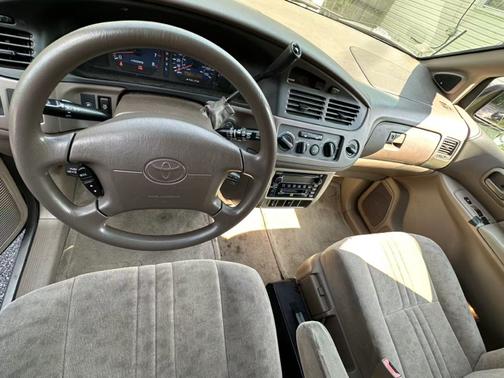 Silver 2001 Toyota Sienna LE