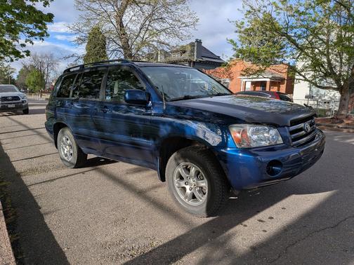 Blue 2005 Toyota Highlander Base