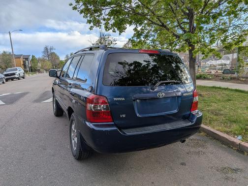 Blue 2005 Toyota Highlander Base