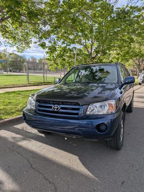 Blue 2005 Toyota Highlander Base