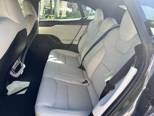 2022 Tesla Model S Long Range