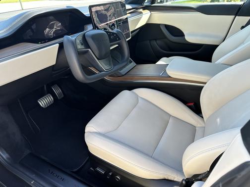 2022 Tesla Model S Long Range