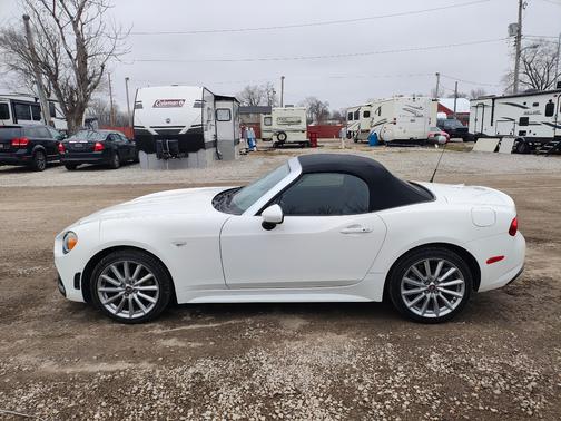White 2017 FIAT 124 Spider Lusso