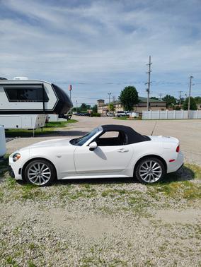 White 2017 FIAT 124 Spider Lusso