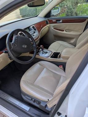 White 2013 Hyundai Genesis 3.8