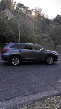 Gray 2017 Toyota Highlander Limited