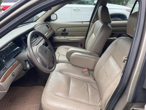 2004 Ford Crown Victoria LX