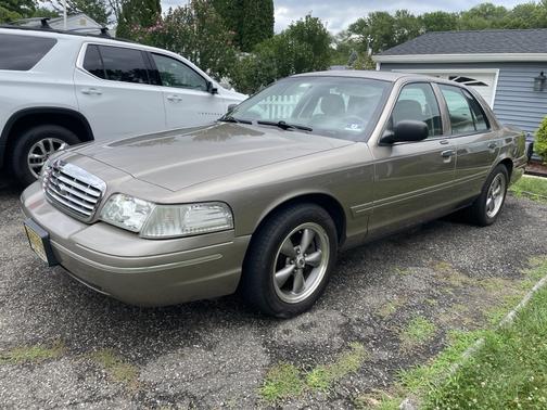 2004 Ford Crown Victoria LX