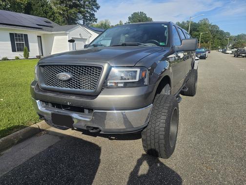 2005 Ford F-150 XLT Crew Cab