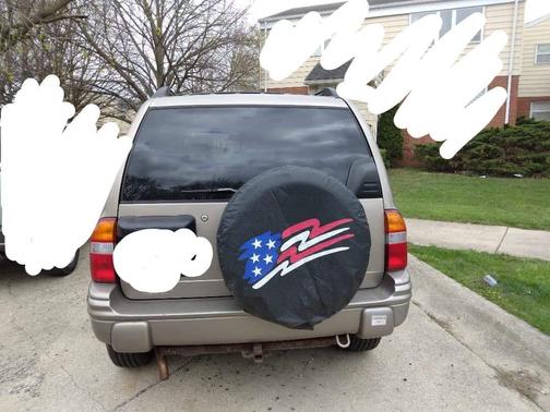Photo 2 of 5 of 2003 Chevrolet Tracker LT