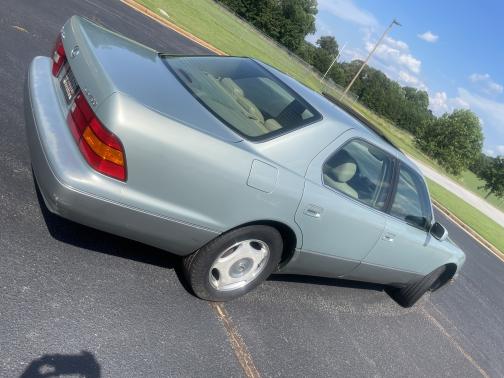 1999 Lexus LS 400 Base