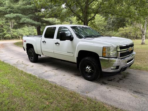 White 2011 Chevrolet Silverado 2500 LT