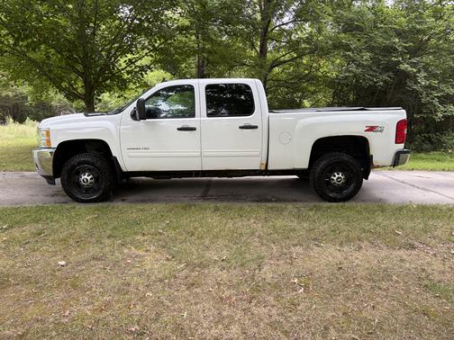 White 2011 Chevrolet Silverado 2500 LT