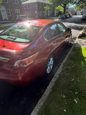 Red 2013 Nissan Altima 3.5 SV