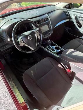 Red 2013 Nissan Altima 3.5 SV