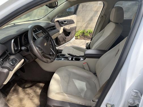 White 2015 Chevrolet Malibu 1LT