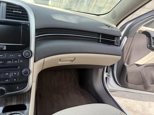 White 2015 Chevrolet Malibu 1LT