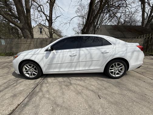 White 2015 Chevrolet Malibu 1LT